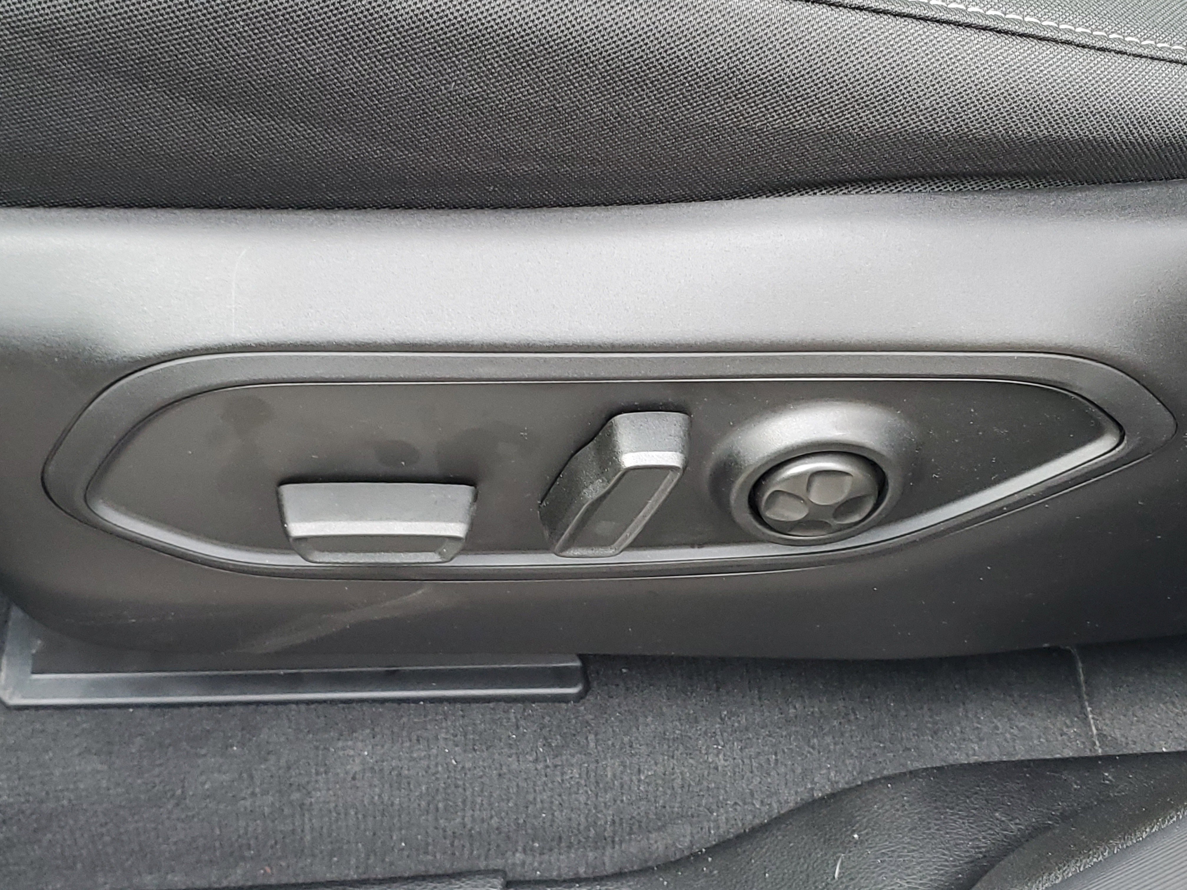 New 2025 Jeep Grand Cherokee Laredo w/ Luxury Tech Group I image 21