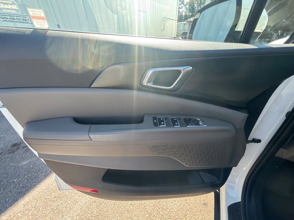 Certified 2026 Kia Carnival LX FWD image 12