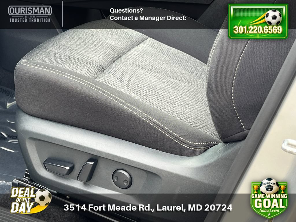 Used 2024 Nissan Rogue SV AWD/4WD image 7