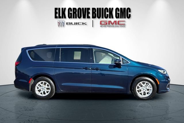 Used 2022 Chrysler Pacifica Touring-L FWD image 3