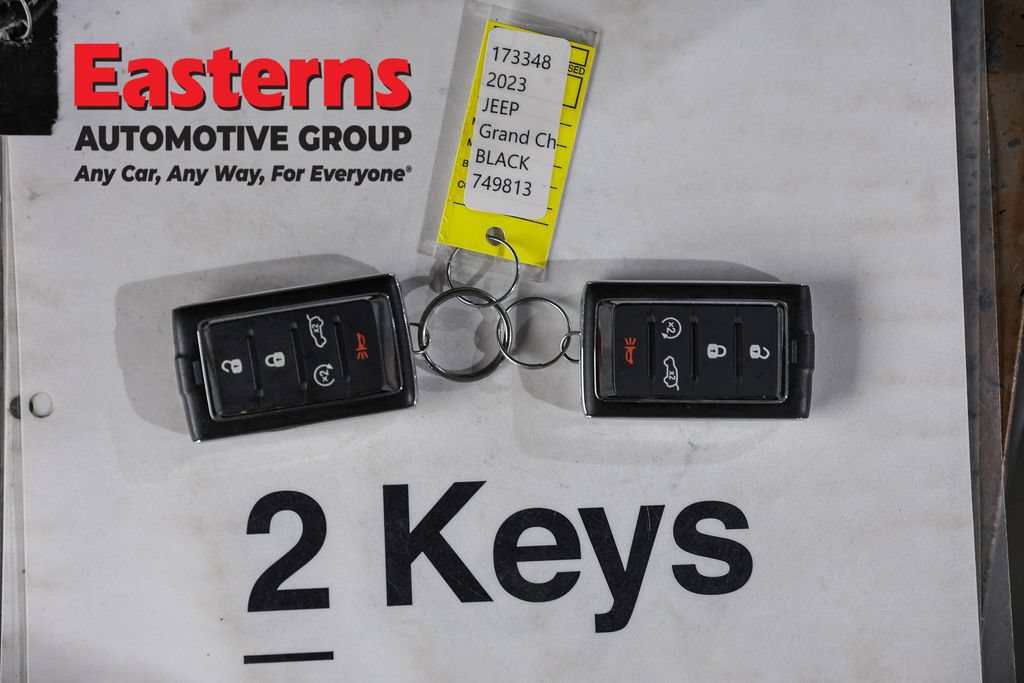 Used 2023 Jeep Grand Cherokee L Laredo AWD/4WD image 27