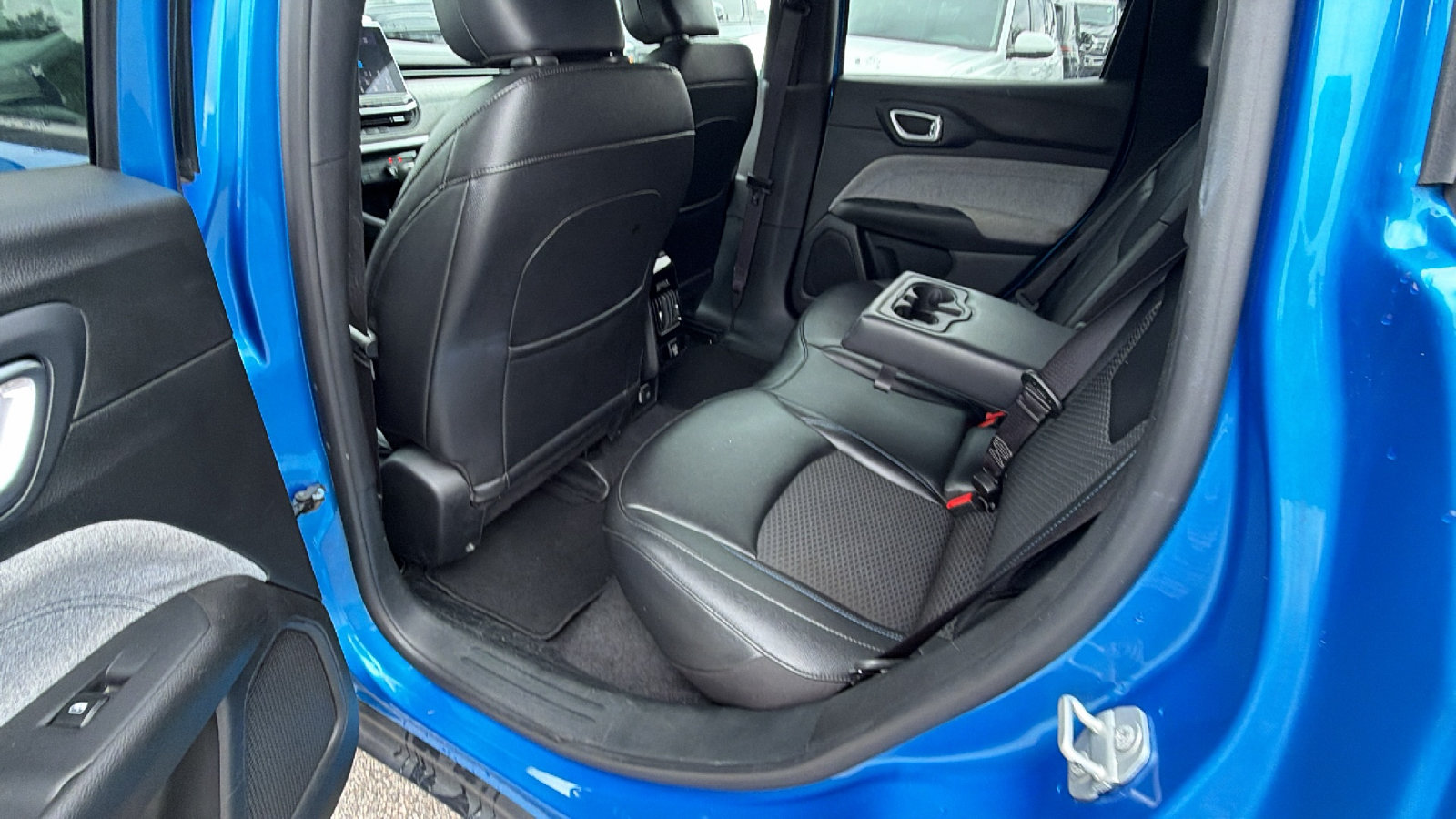 Used 2024 Jeep Compass Latitude AWD/4WD image 23