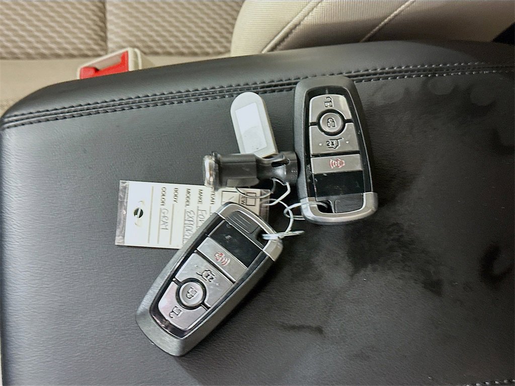 Used 2023 Ford Explorer XLT image 35