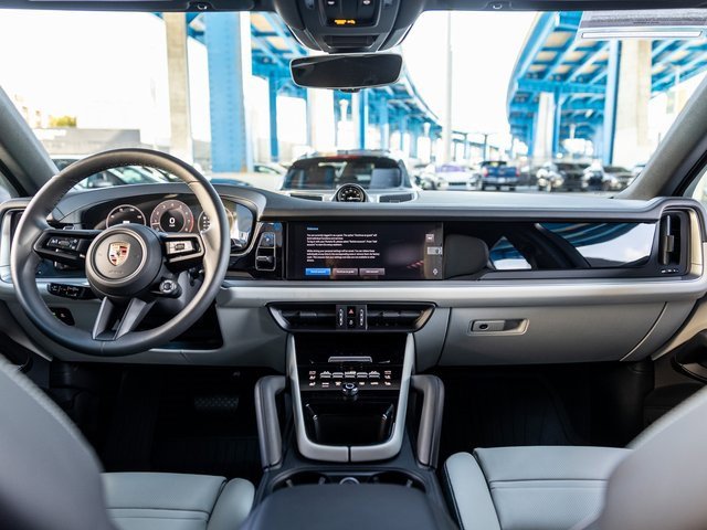 Certified 2025 Porsche Cayenne Coupe image 46