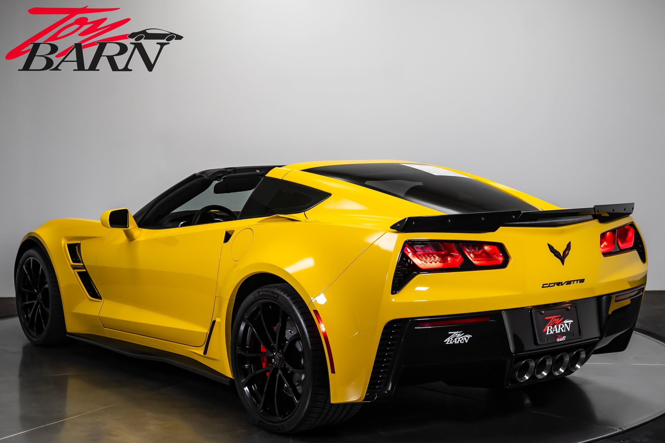 Used 2019 Chevrolet Corvette Grand Sport w/ Carbon Flash Badge Package RWD image 3