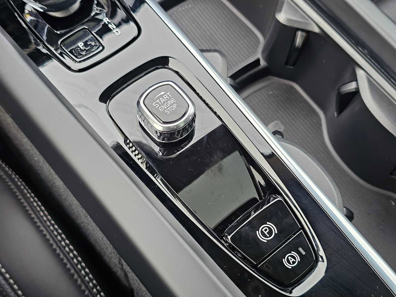 Used 2025 Volvo XC60 T8 Ultra w/ Protection Package Premier image 30