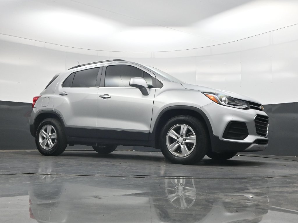 Used 2020 Chevrolet Trax LT w/ LT Convenience Package FWD image 25