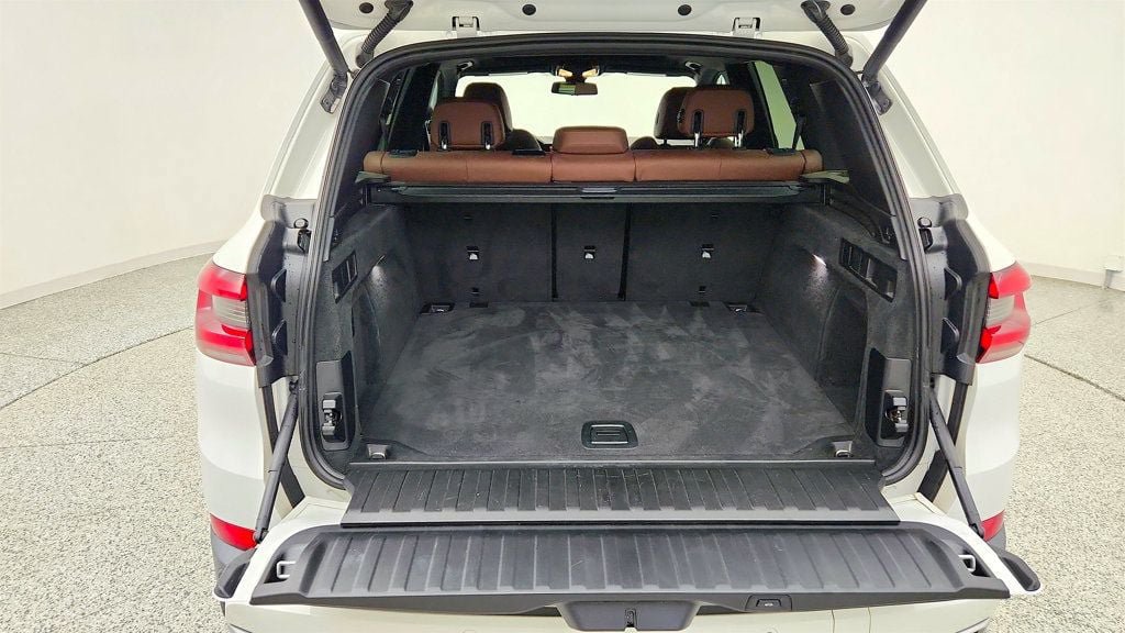 Used 2021 BMW X5 xDrive40i w/ Convenience Package AWD/4WD image 22