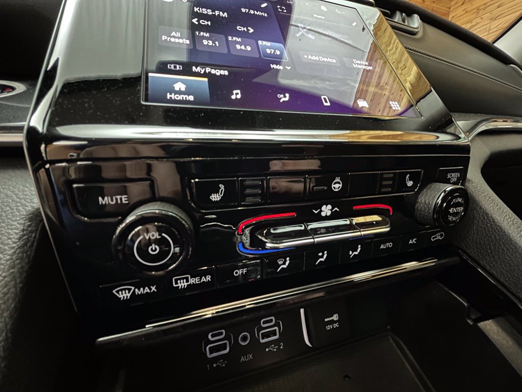 Used 2023 Jeep Grand Cherokee Laredo w/ Luxury Tech Group I AWD/4WD image 36