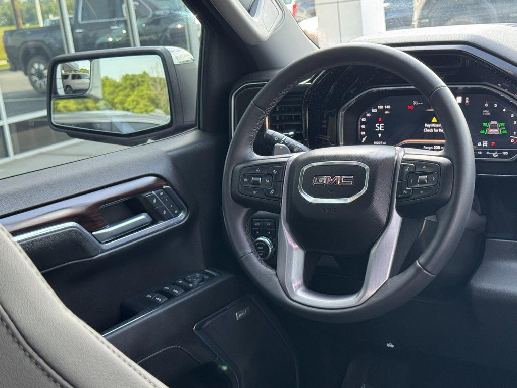 Used 2023 GMC Sierra 1500 SLT w/ SLT Premium Package AWD/4WD image 15