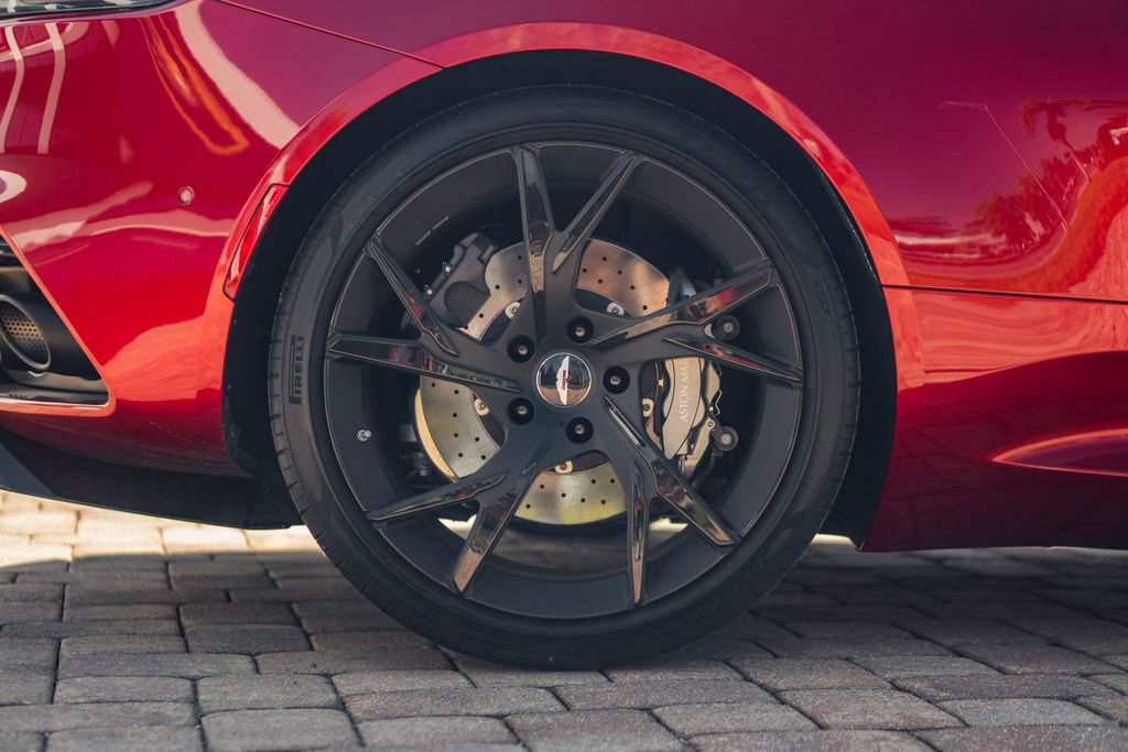 Used 2019 Aston Martin DBS Superleggera image 13