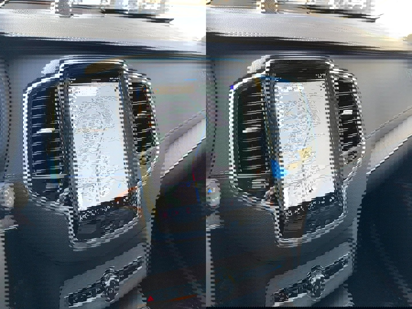 Certified 2023 Volvo XC90 B6 Ultimate w/ Lounge Package image 24