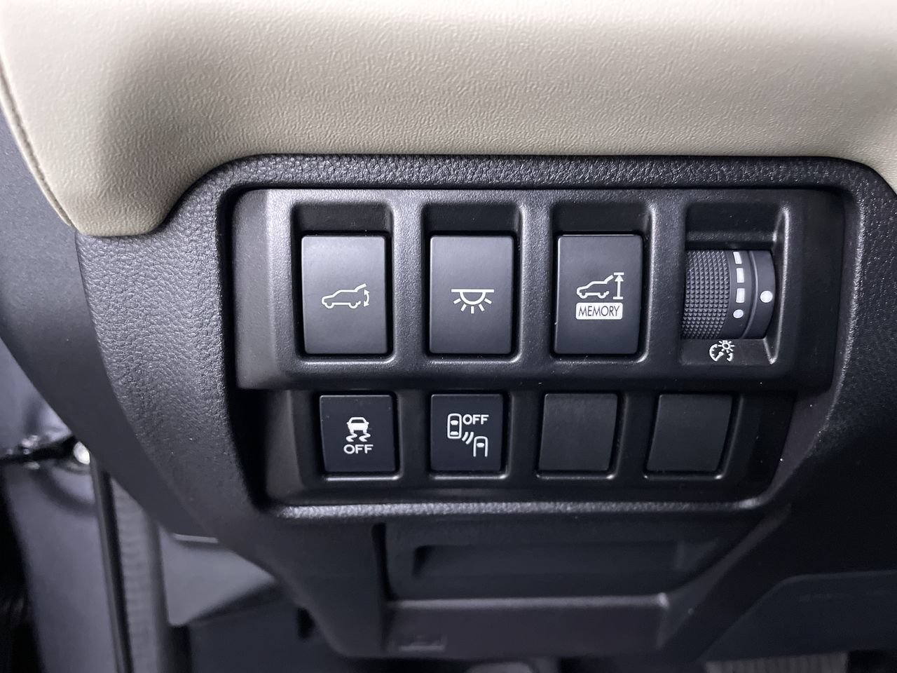 Used 2022 Subaru Ascent Limited AWD/4WD image 25