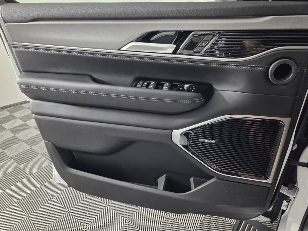 New 2026 Jeep Grand Wagoneer Limited AWD/4WD image 15