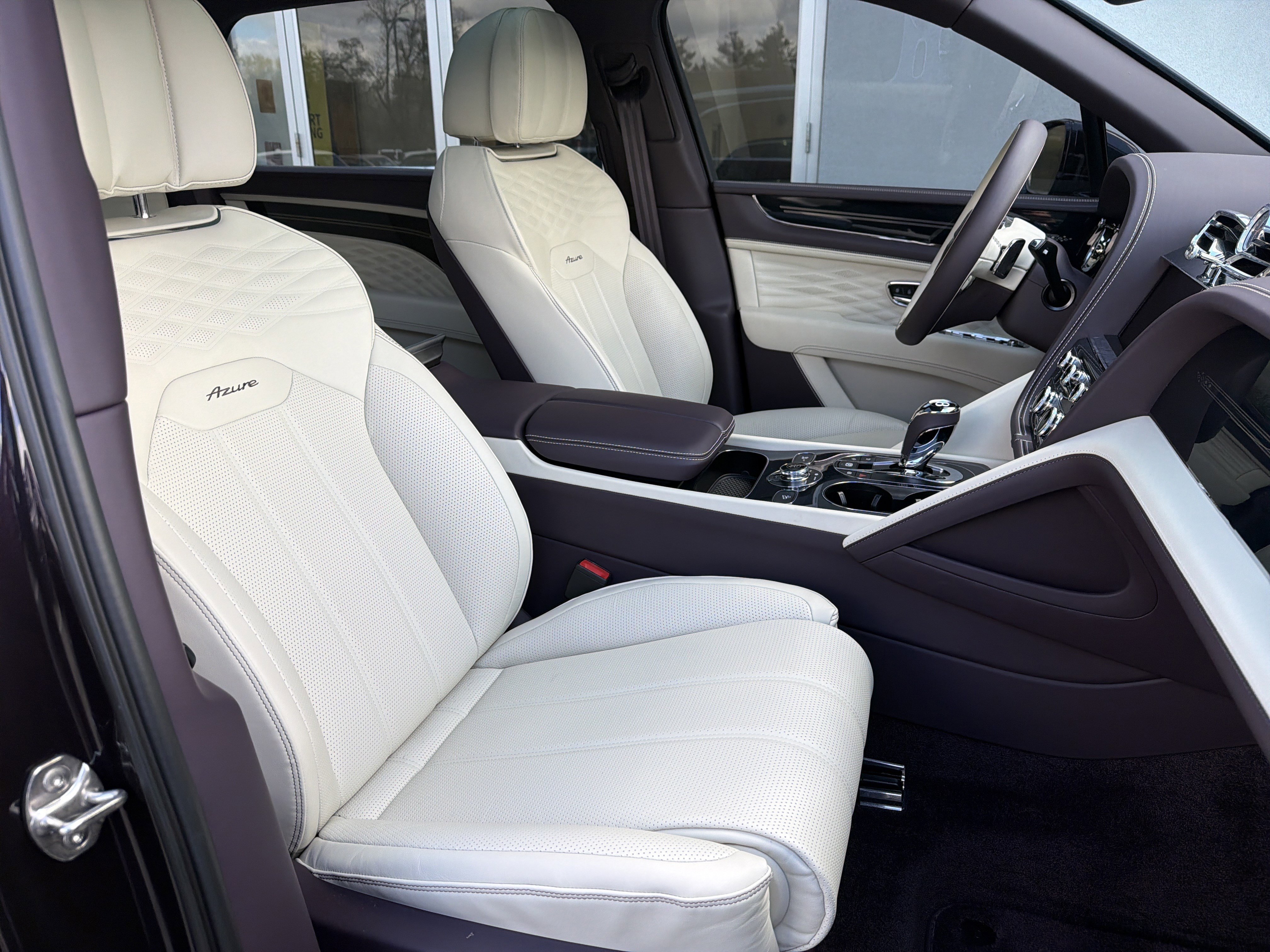 Used 2024 Bentley Bentayga Extended Wheelbase AWD/4WD image 2