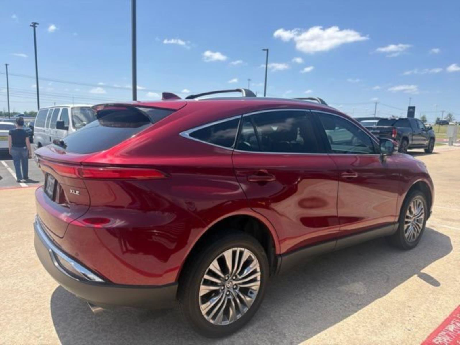 Used 2023 Toyota Venza XLE AWD/4WD image 3