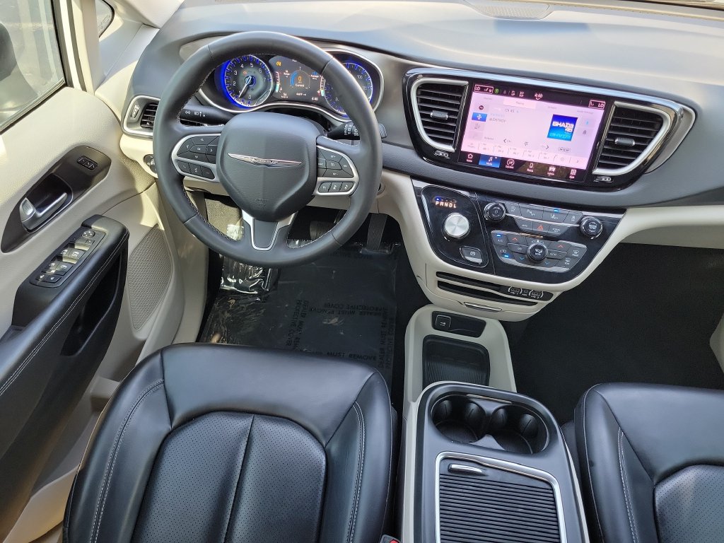 Used 2023 Chrysler Pacifica Touring-L FWD image 19