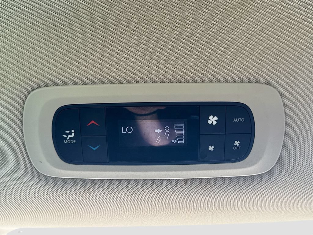Used 2019 Chrysler Pacifica Touring Plus w/ Tire & Wheel Group FWD image 23
