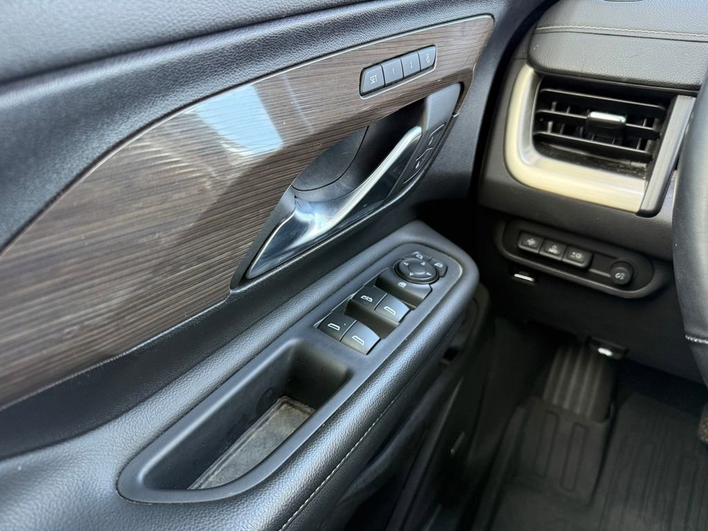 Used 2024 GMC Terrain Denali w/ Denali Premium Package image 22