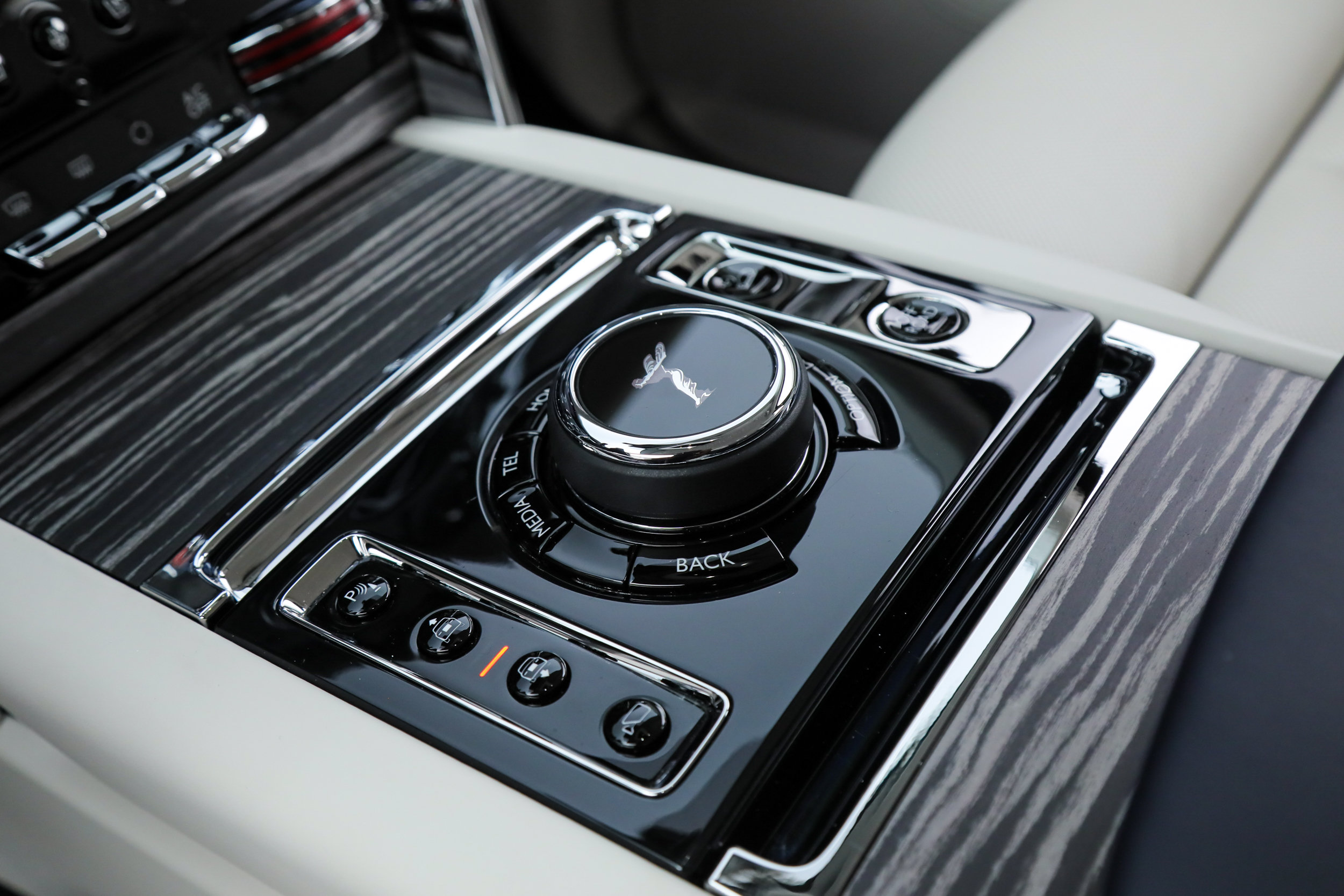 Used 2026 Rolls-Royce Cullinan AWD/4WD image 30