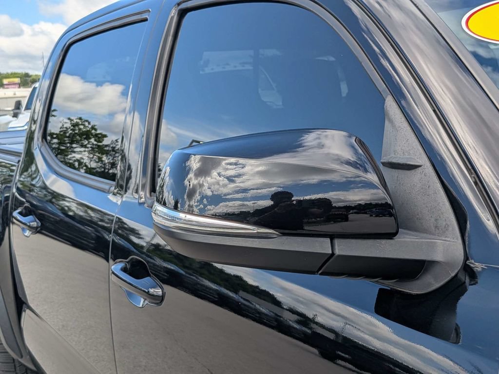 Used 2020 Toyota Tacoma TRD Off-Road AWD/4WD image 12