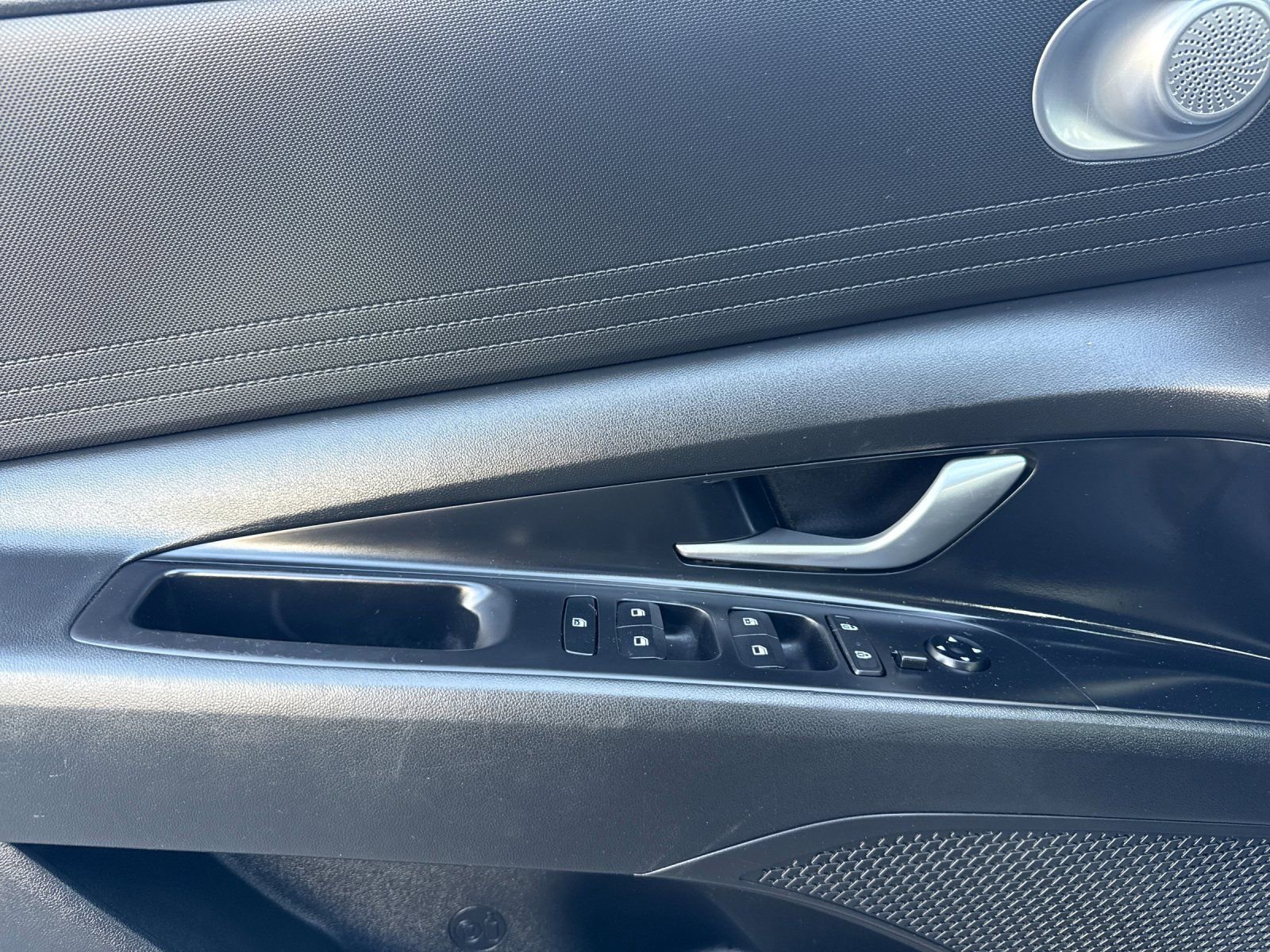 Used 2022 Hyundai Elantra Blue image 10