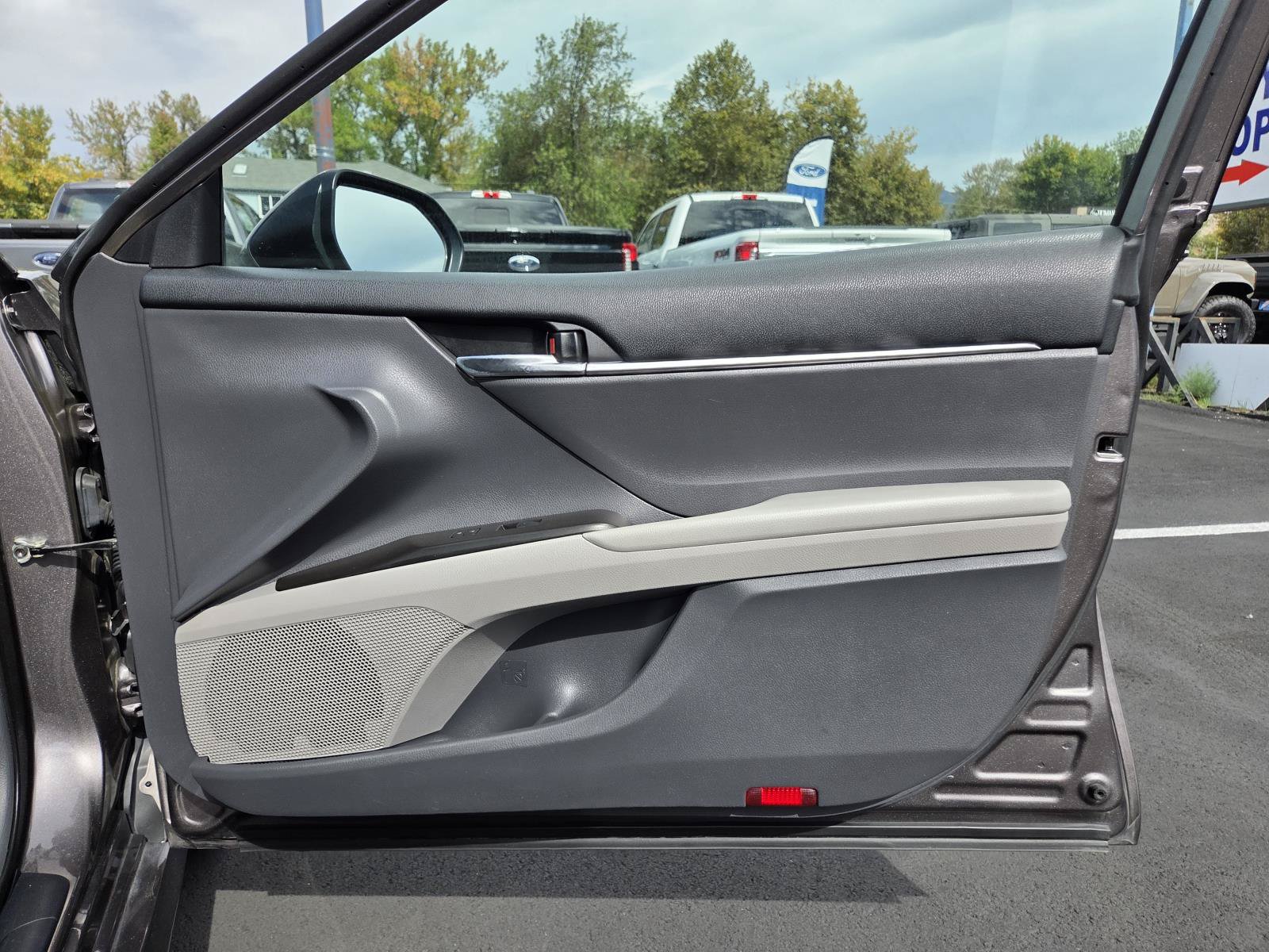 Used 2022 Toyota Camry LE FWD image 22