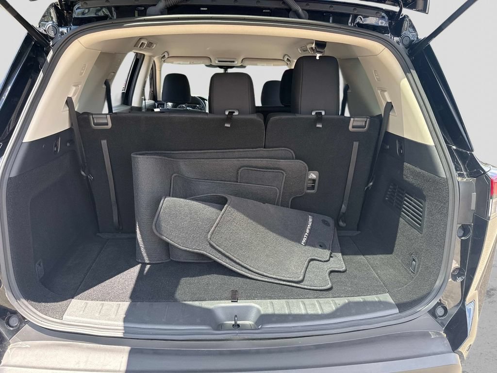 Used 2025 Nissan Pathfinder S AWD/4WD image 6
