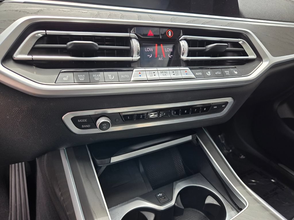 Used 2021 BMW X7 xDrive40i AWD/4WD image 28