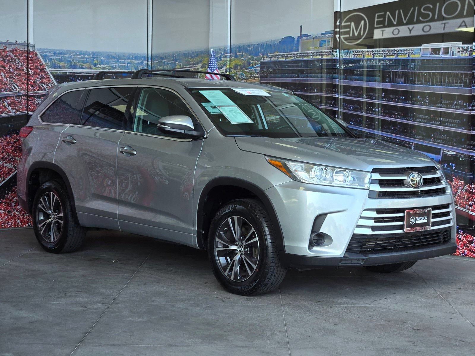 Certified 2018 Toyota Highlander LE w/ Carpet Mat Package (TMS) FWD image 1
