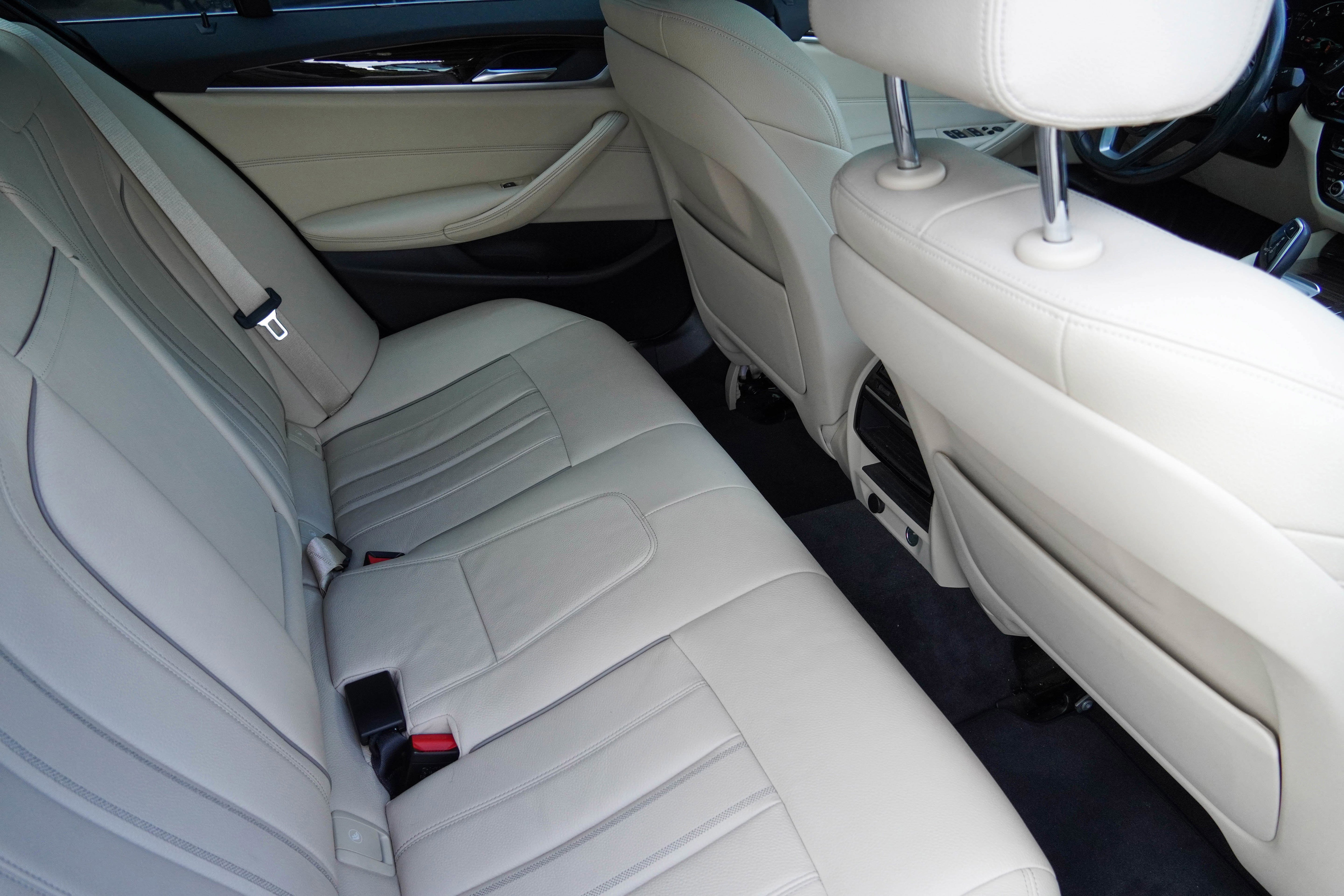 Used 2019 BMW 540i w/ Convenience Package image 32