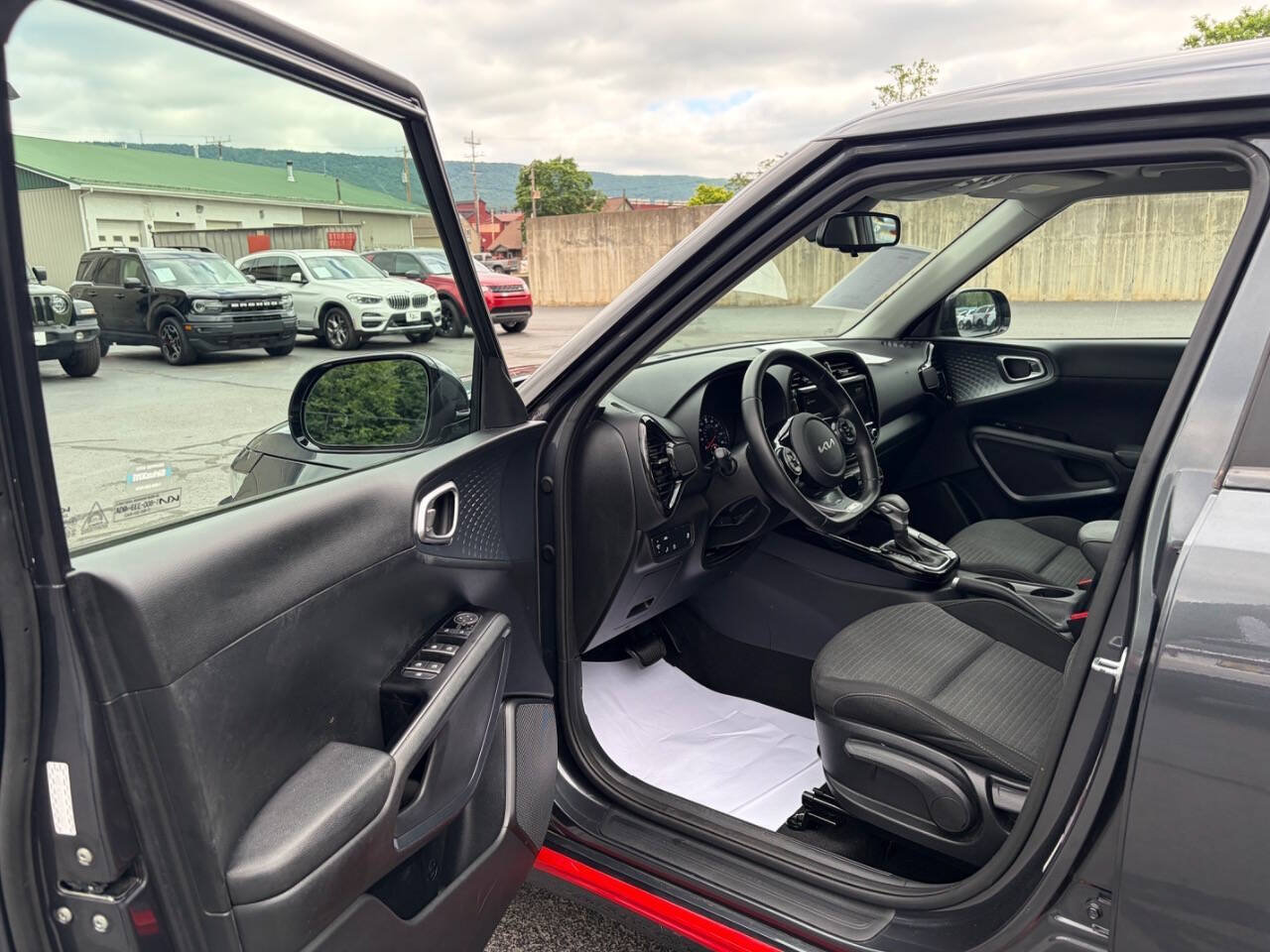 Used 2022 Kia Soul GT-Line FWD image 11