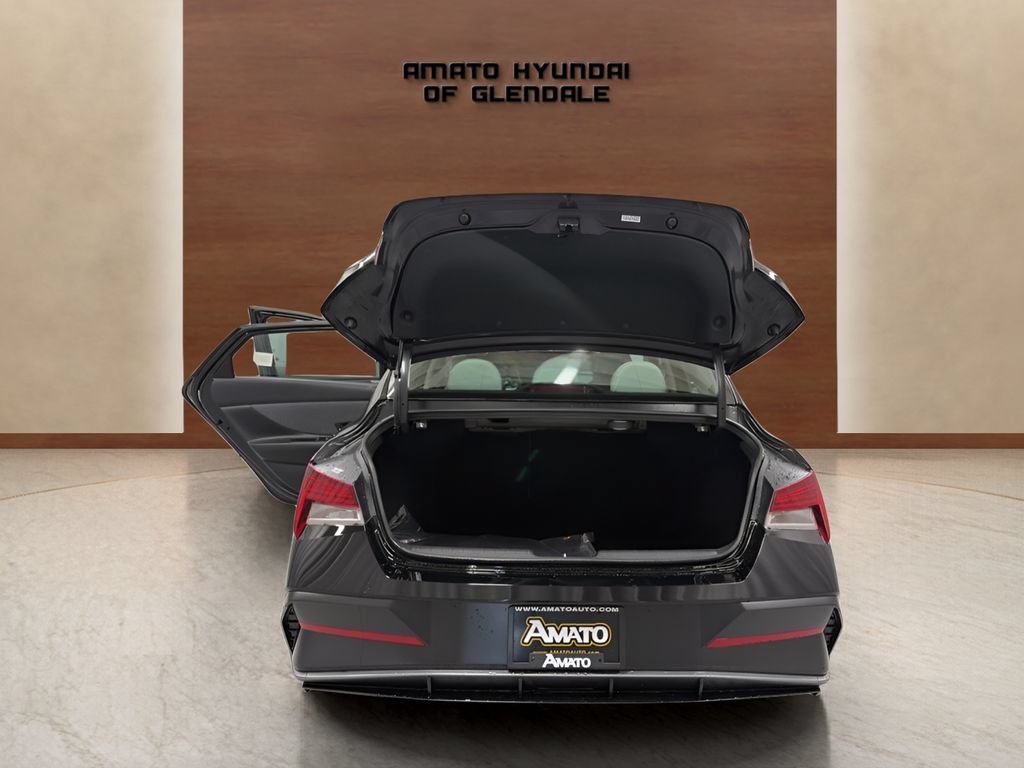 New 2026 Hyundai Elantra Limited FWD image 5