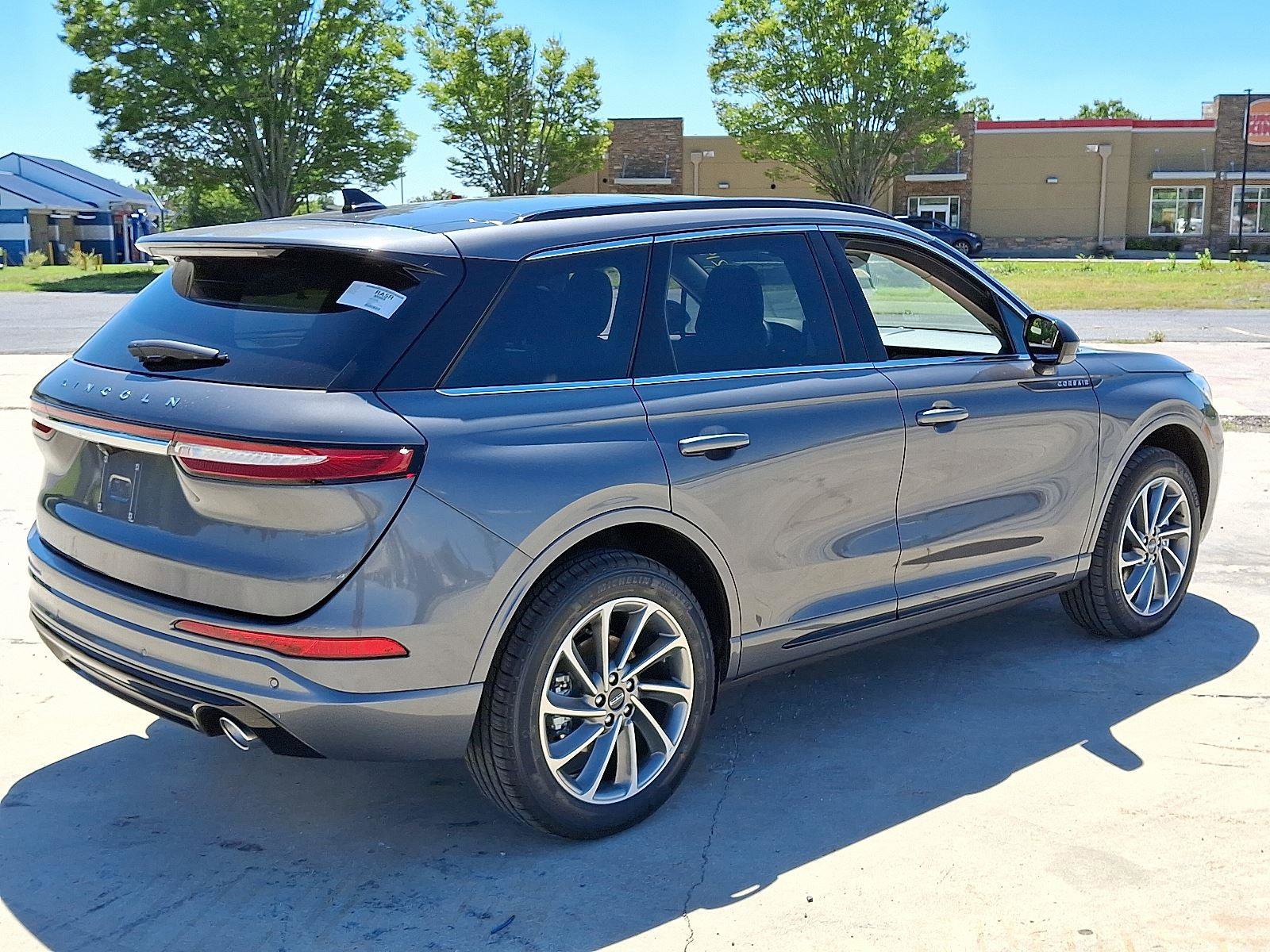 New 2025 Lincoln Corsair Grand Touring image 3