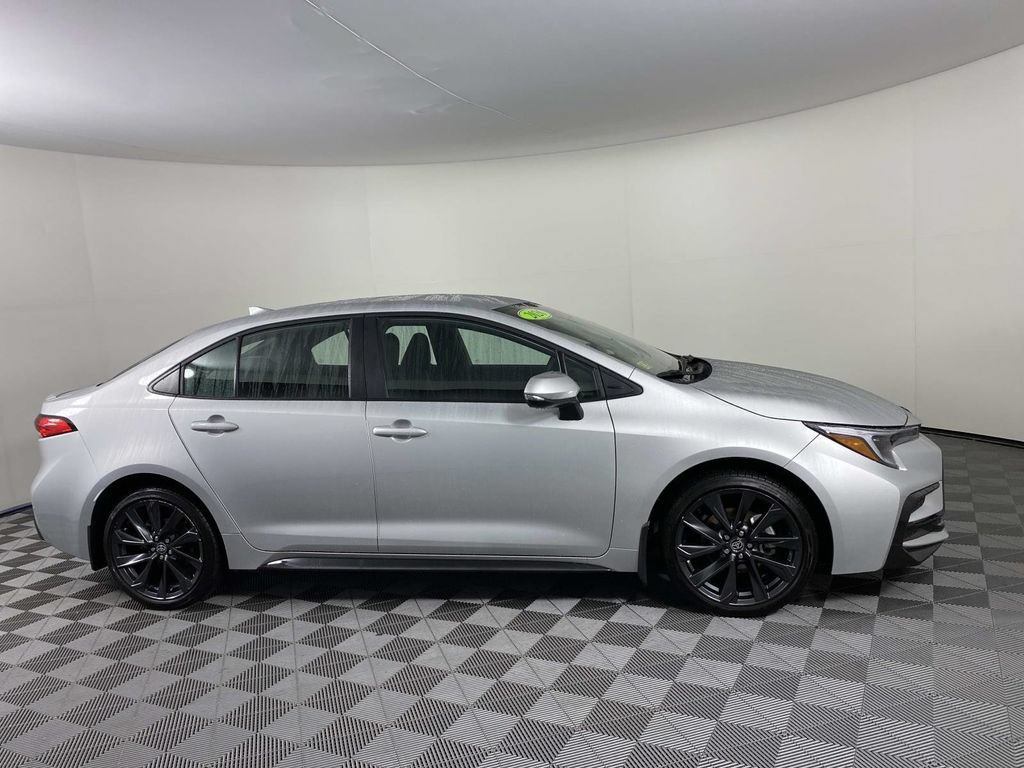 Used 2026 Toyota Corolla SE w/ SE Package FWD image 10