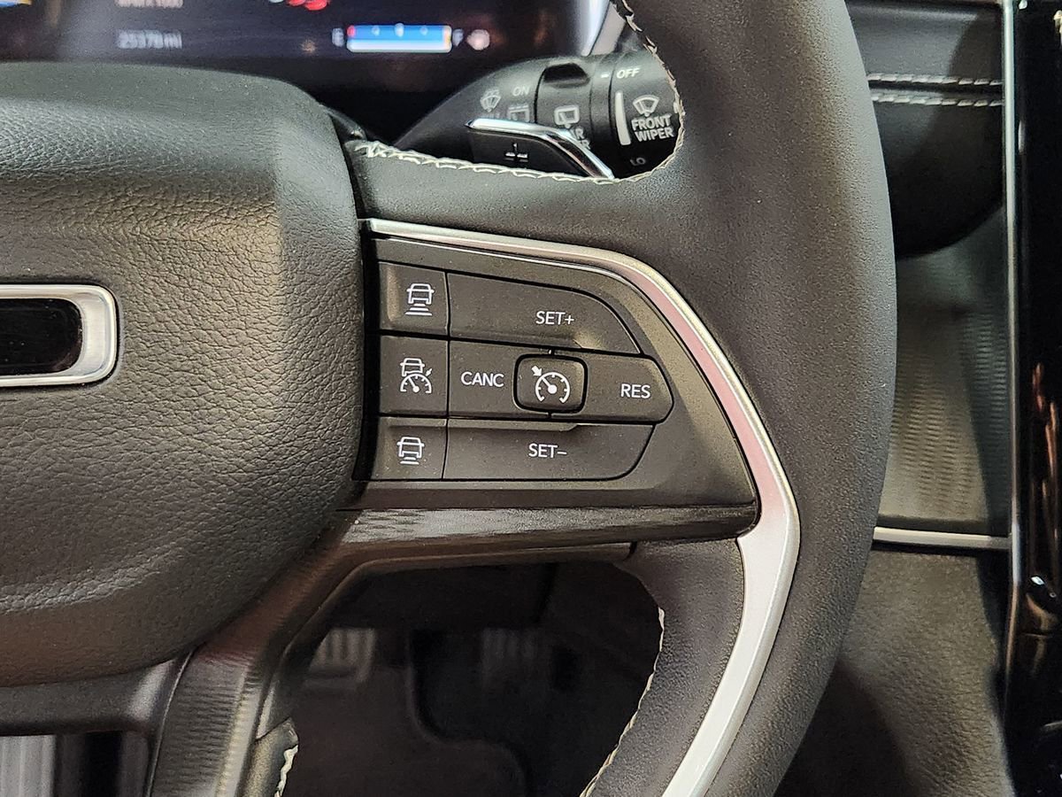 Used 2024 Jeep Grand Cherokee Altitude AWD/4WD image 49