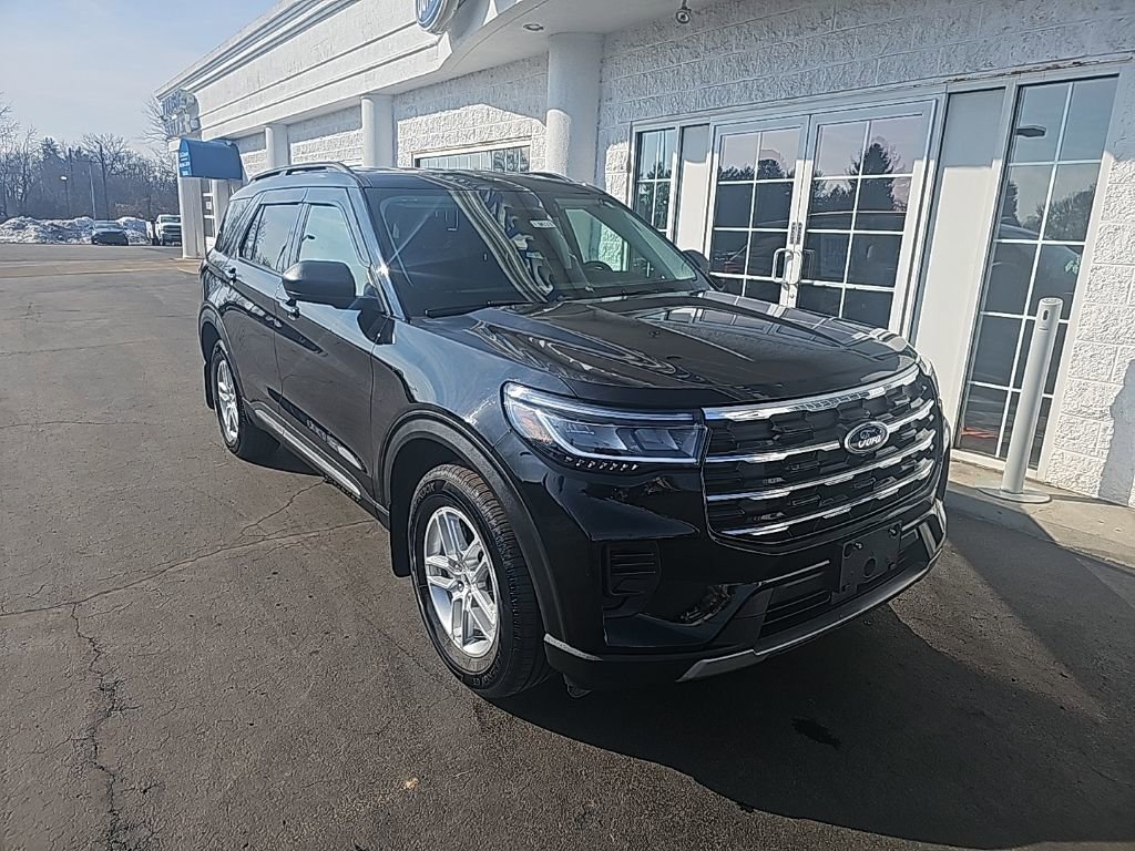 Used 2025 Ford Explorer Active AWD/4WD image 2