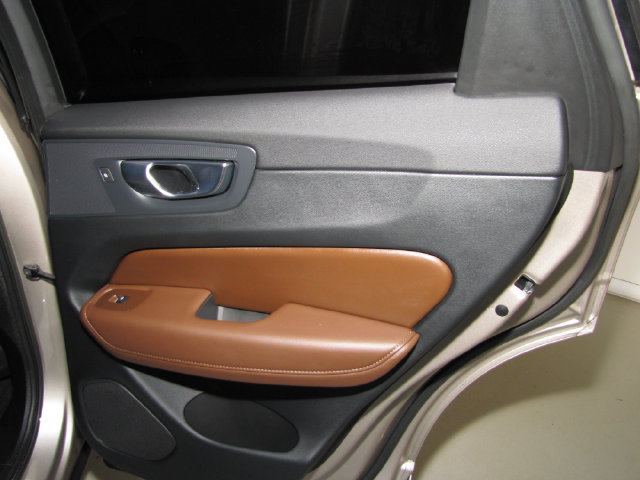 Used 2023 Volvo XC60 B5 Ultimate FWD image 40