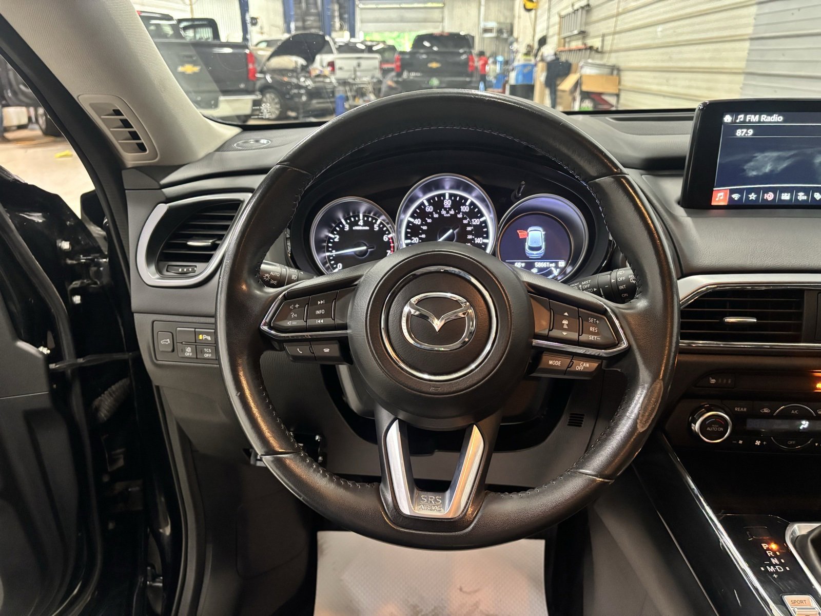Used 2018 MAZDA CX-9 Touring w/ Touring Premium Package image 11