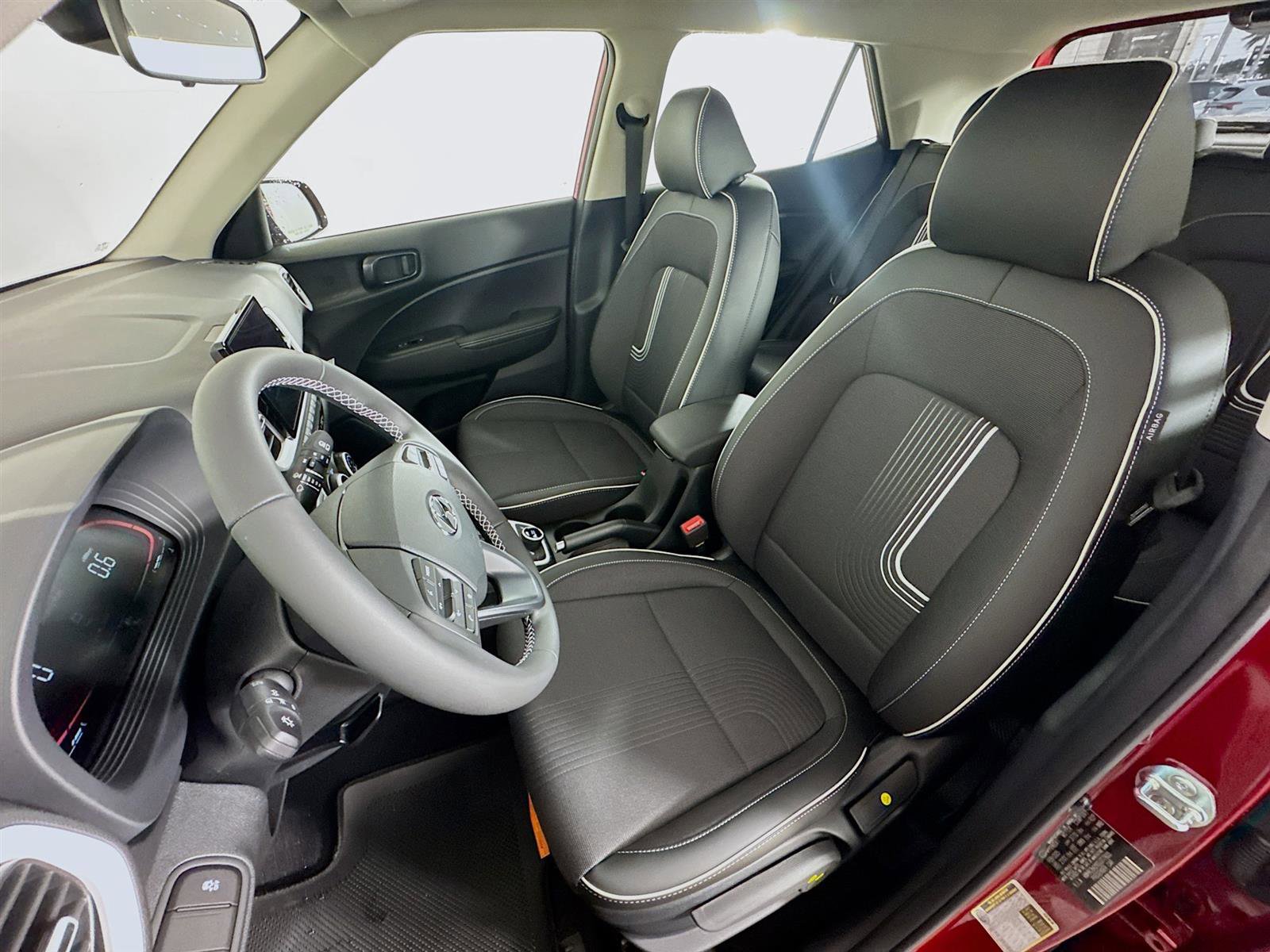 New 2025 Hyundai Venue Limited image 11