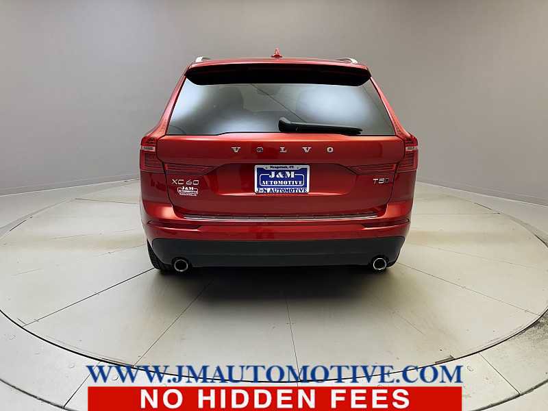 Used 2019 Volvo XC60 T5 Momentum w/ Multimedia Package AWD/4WD image 4
