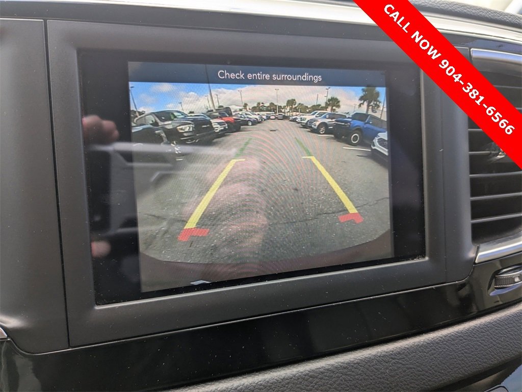 Used 2020 Chrysler Pacifica Touring-L image 21