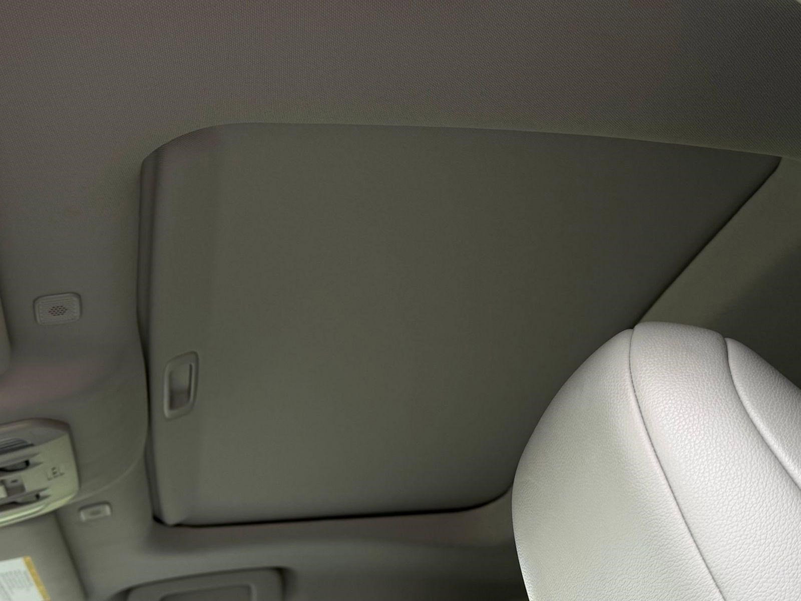 Used 2023 Toyota Highlander XLE image 14