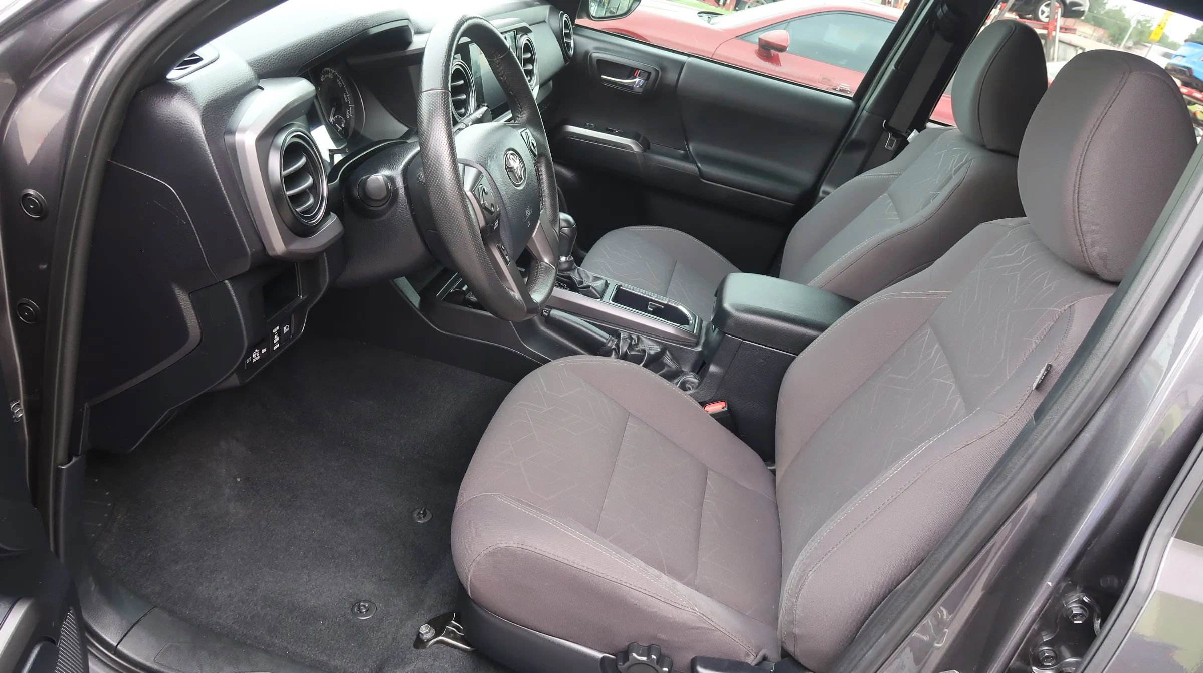 Used 2018 Toyota Tacoma TRD Off-Road AWD/4WD image 16