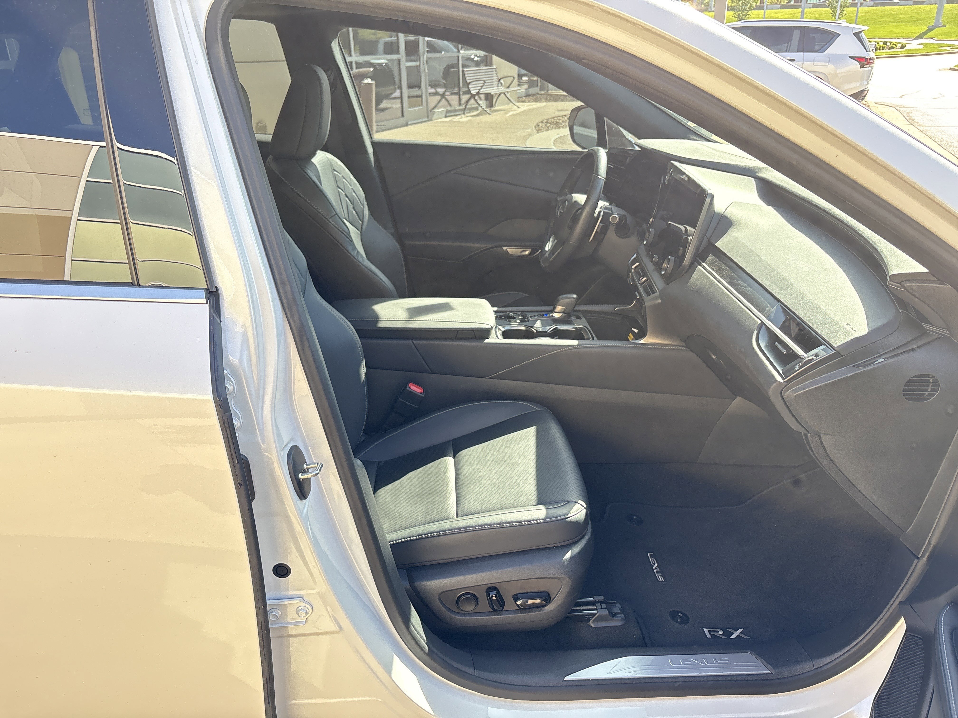 Certified 2025 Lexus RX 350h w/ Accessory Package (Z1) AWD/4WD image 33