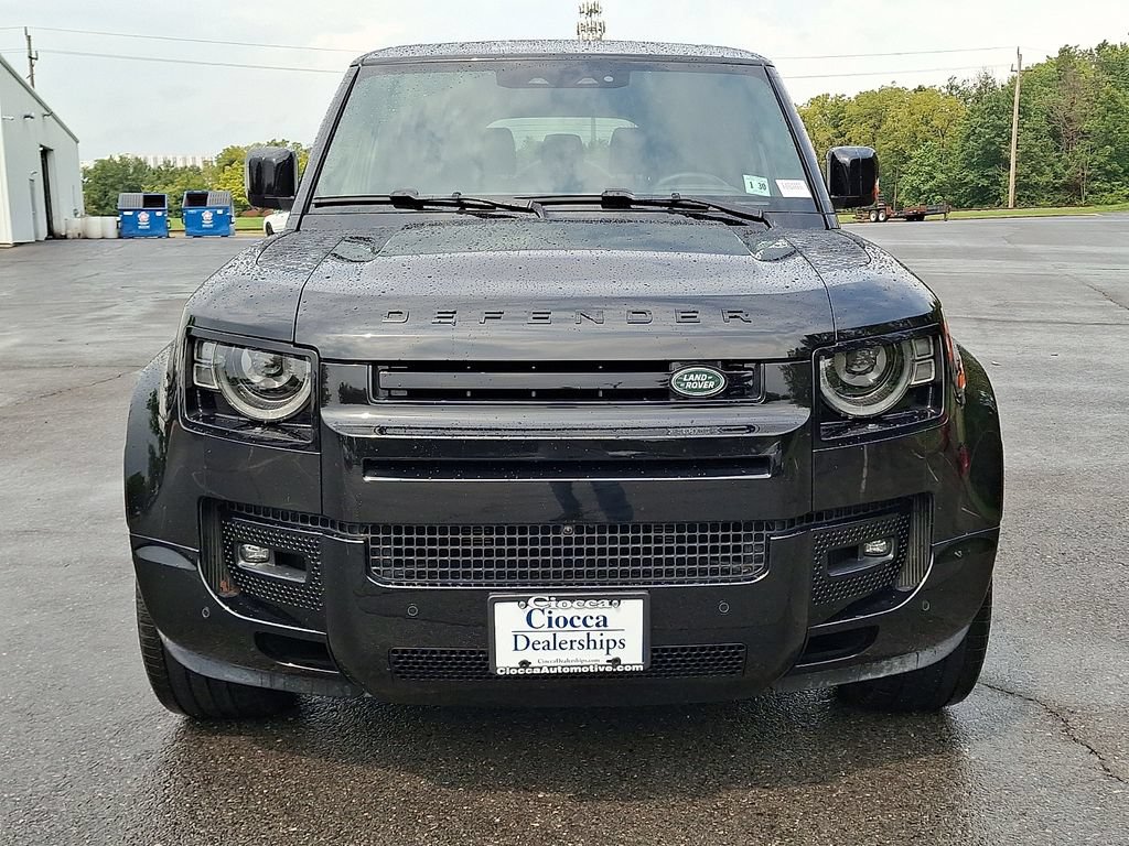 Used 2025 Land Rover Defender 130 V8 AWD/4WD image 5