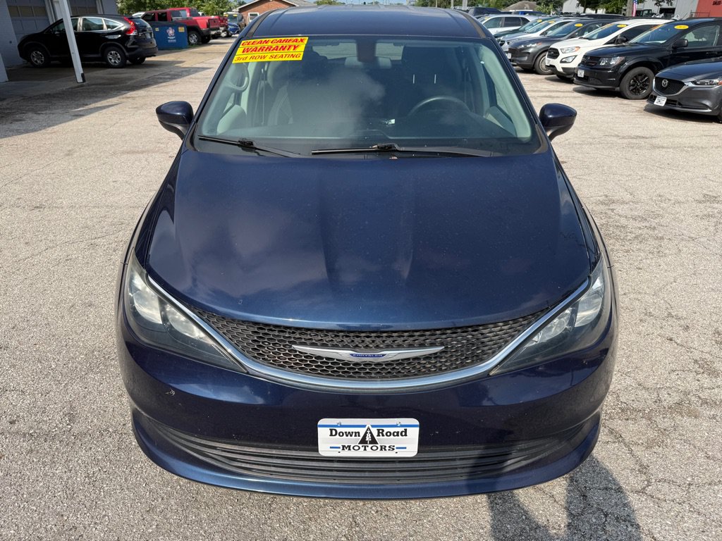 Used 2020 Chrysler Voyager LX FWD image 5