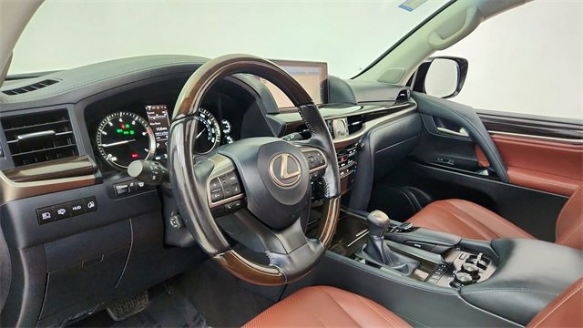 Used 2021 Lexus LX 570 4WD w/ 3rd Row & Luxury Pkg image 18