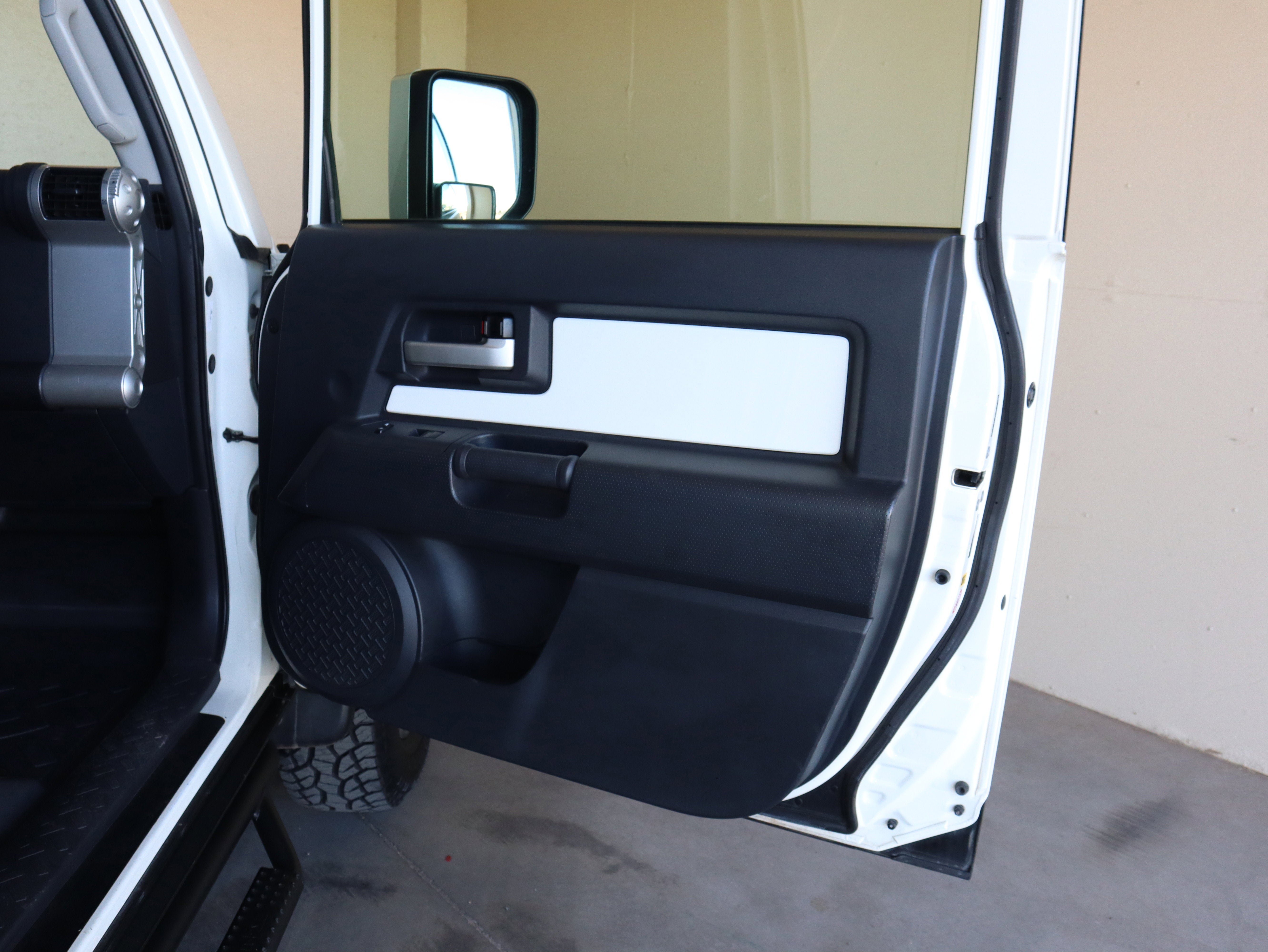 Used 2014 Toyota FJ Cruiser 4WD w/ Upgrade Package image 39