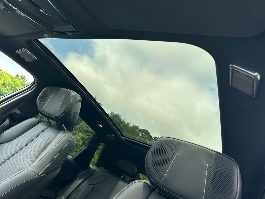 New 2026 Cadillac Lyriq V w/ LPO, Floor Liner Package AWD/4WD image 31
